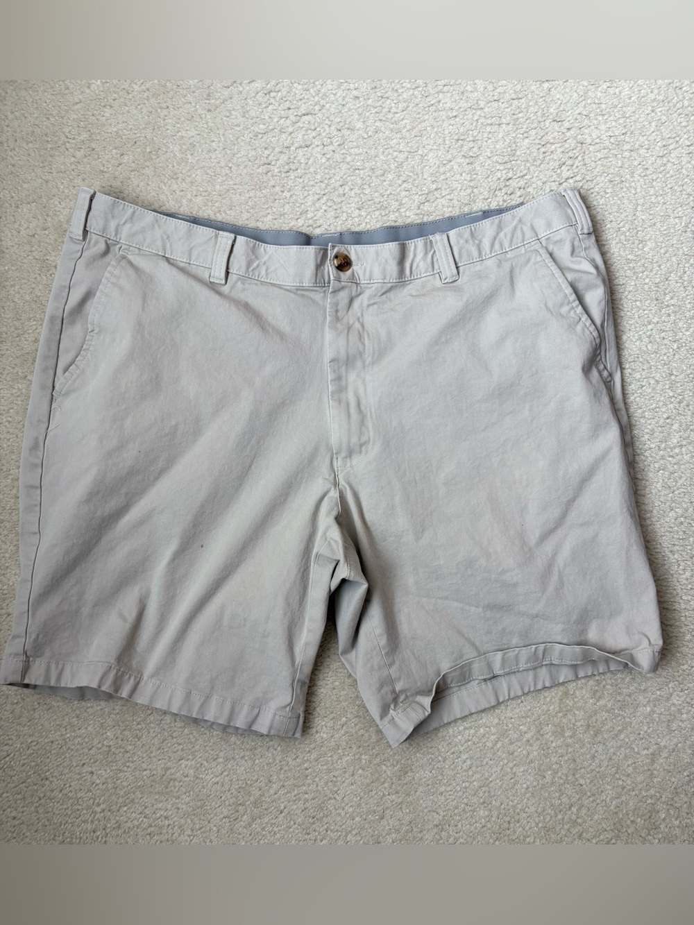 Club Room chino flat front stretch beige shorts sz 40, 9” inseam, preppy golf